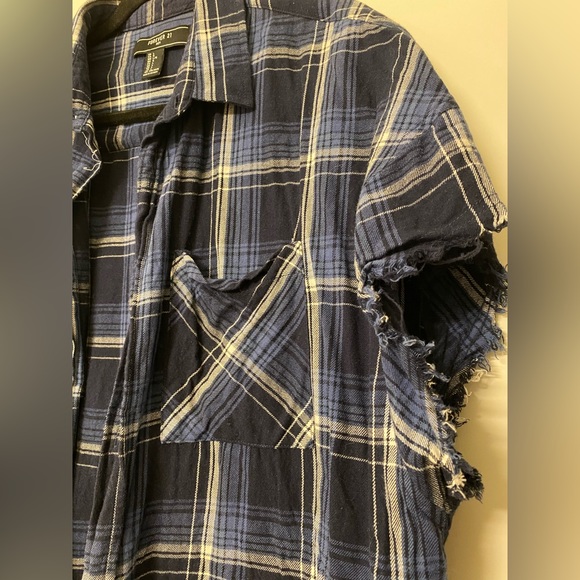 Forever 21 Blue Plaid Men’s Sleeveless Shirt - Picture 3 of 8